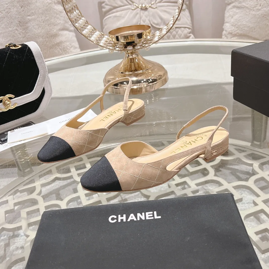 👟👟Ex-factory price 540👟👟 CHANEL Xiangjia 25vs spring and summer new fashion sandals series... Chanel is a very comprehensive noble fashion lifestyle brand. The same models are sold by major fashion bloggers and celebrities in Hong Kong, the United States, and other countries. They are simply beautiful. I fall in love with elegance and the playful sense of the future. I want to own them right away just by looking at them. But you can really think about a pair of exquisite high heels. This series is specially designed for extraordinary and indifferent ladies to create a unique overall effect. CHANEL designs products that inspire women to move forward and highlight their charm... 1️⃣Material: original customized high mercerized sheepskin 2️⃣Inner lining: original customized imported sheepskin 3️⃣Feet: original customized imported sheepskin 4️⃣Outsole: genuine leather sole imported from Italy 5️⃣Heel height: 2.5cm/6.5cm/9cm 6️⃣Number: 34-43 (34.40.41.42.43 customized is not returnable) 7️⃣Packaging: The latest and exquisite full set of packaging at the counter